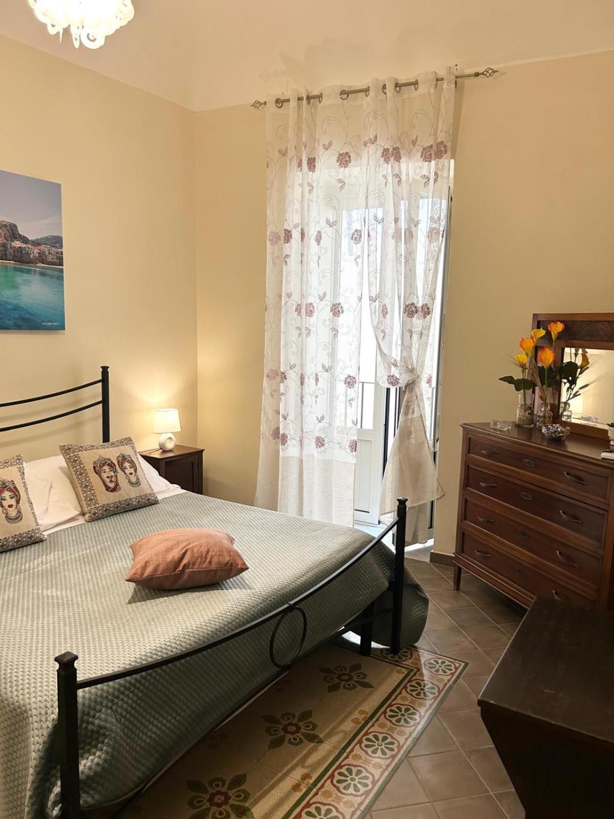 Sicilian Dream Apartments Чефалу Екстериор снимка