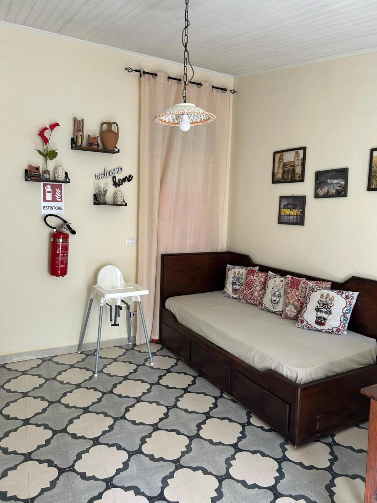 Sicilian Dream Apartments Чефалу Екстериор снимка
