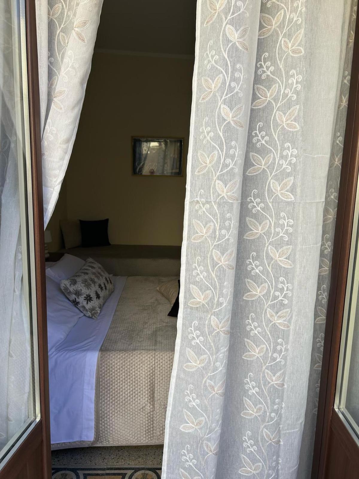 Sicilian Dream Apartments Чефалу Екстериор снимка